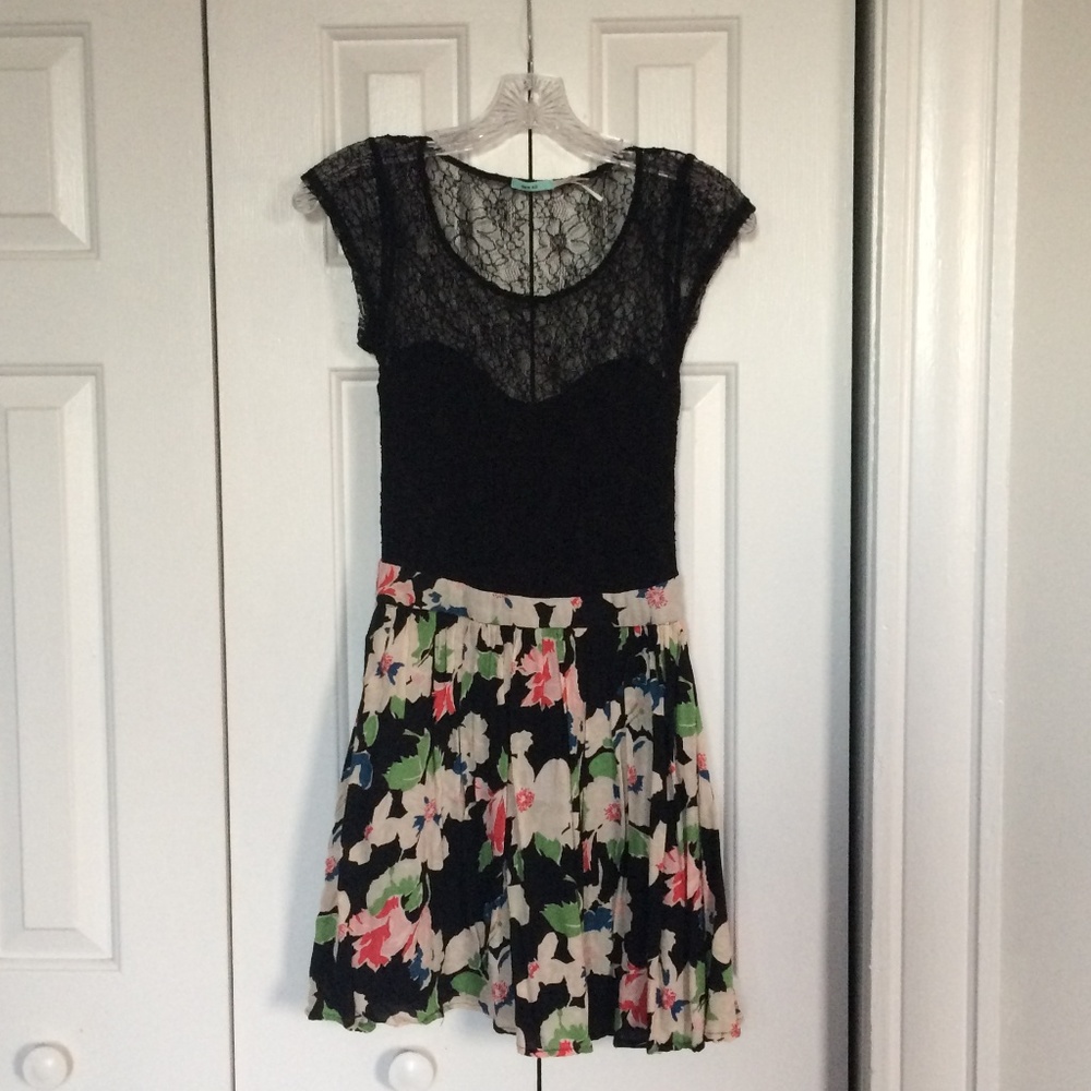 Kimchi Blue  - Black Lace and Floral Print Dress